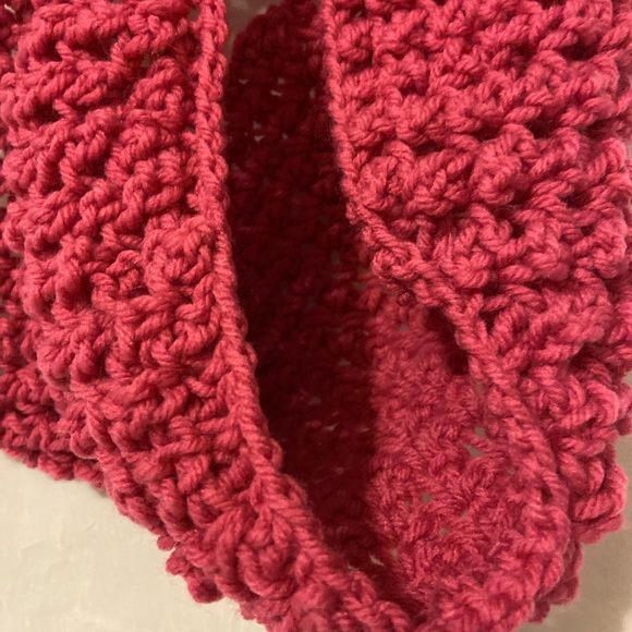 Handmade Chunky Knit Berry Infinity Scarf
New - Picture 3 of 16